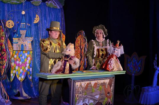 Сцена из спектакля «Принцесса Крапинка», театр кукол