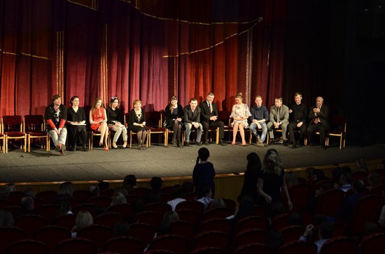 Артисты театра драмы отвечали на вопросы зрителей.