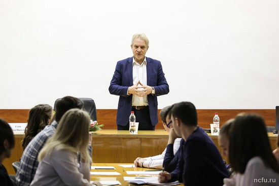 Профессор РАН Алексей Гуня ведет мастер-класс. 