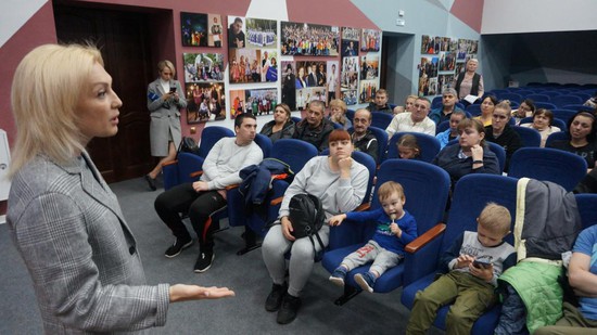 Ольга Тимофеева встречается с беженцами из Донбасса