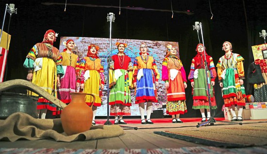 Песню некрасовских казаков исполняют студентки Гнесинской академии музыки