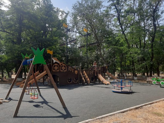 Благоустроенная детская площадка. Администрация Курского округа