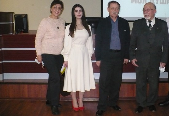 Руководитель проекта М.Б. Чернышева (слева) на мероприятии в 2022 г. в Ставропольской краевой библиотеке им. М. Ю. Лермонтова
