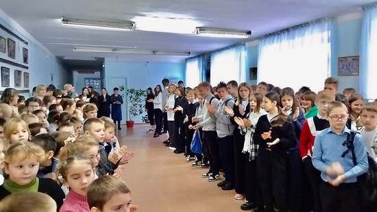 Ученики школы № 10 села Орловка. Администрация Кировского округа